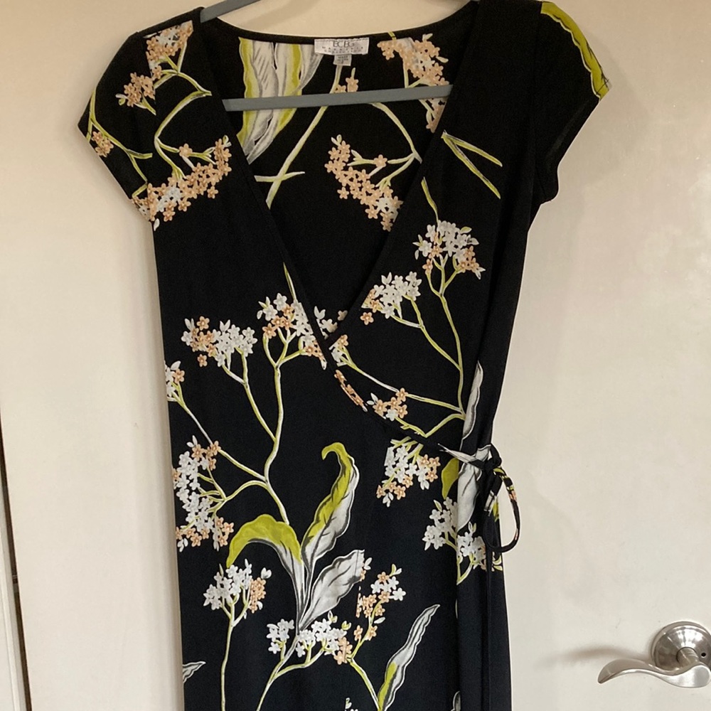 BCBG Max Azria Collection Size 2 Floral Print Wrap Dress